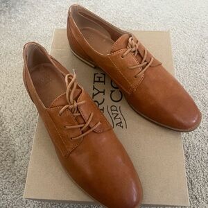 FRYE AND CO. Brown Leather Lace-Up Flats